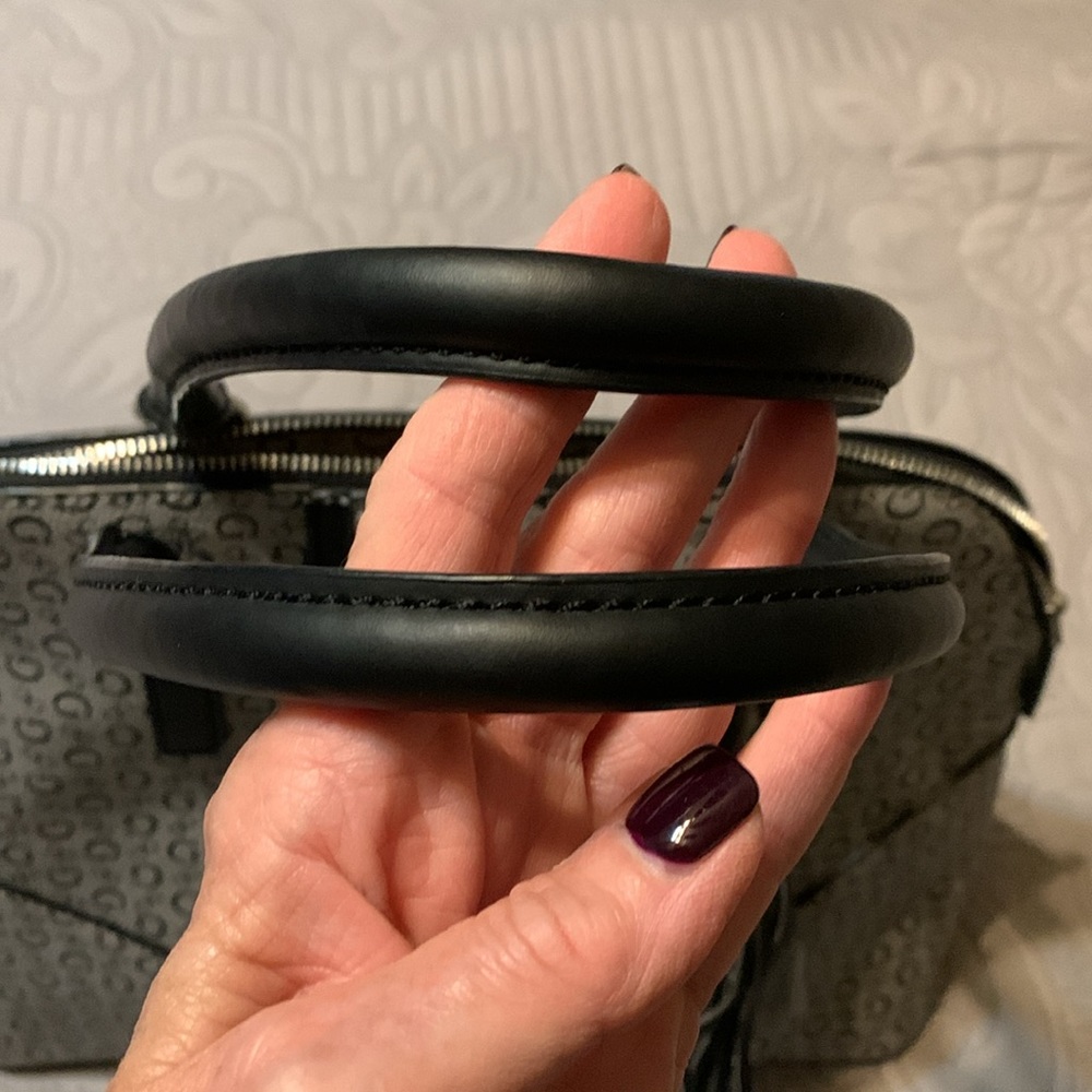 GUESS Handbag - Picture 3 of 5
